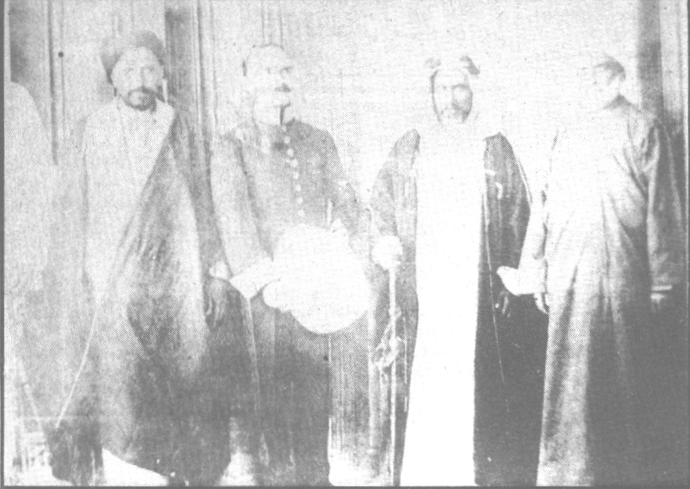 الشيخ خزعل والشيخ مبارك الكبير مع كبار المسؤولين البريطانيين 