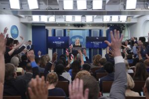 White House Urges Iran to Reach Deal as US Boosts Military Presence